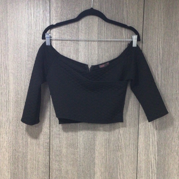 Joyce Leslie Black Off-Shoulder Crop Top - Picture 1 of 4
